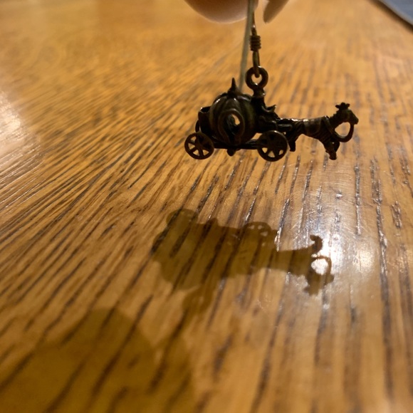 Mini pumpkin carriage earrings - Picture 2 of 8